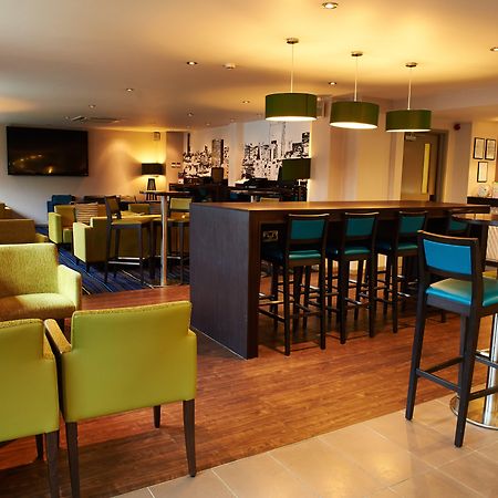 Holiday Inn Express Manchester Airport By Ihg Ringway Екстериор снимка