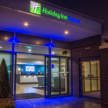 Holiday Inn Express Manchester Airport By Ihg Ringway Екстериор снимка