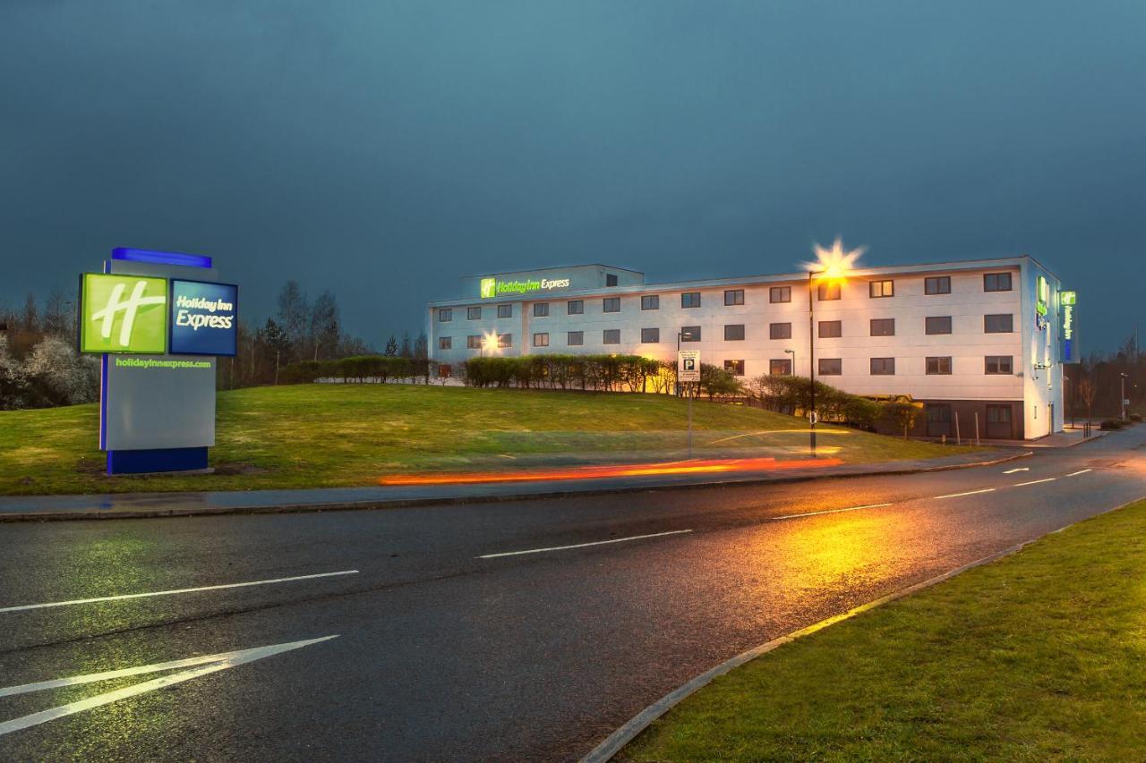 Holiday Inn Express Manchester Airport By Ihg Ringway Екстериор снимка