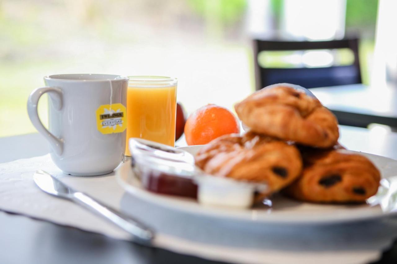 Holiday Inn Express Manchester Airport By Ihg Ringway Екстериор снимка