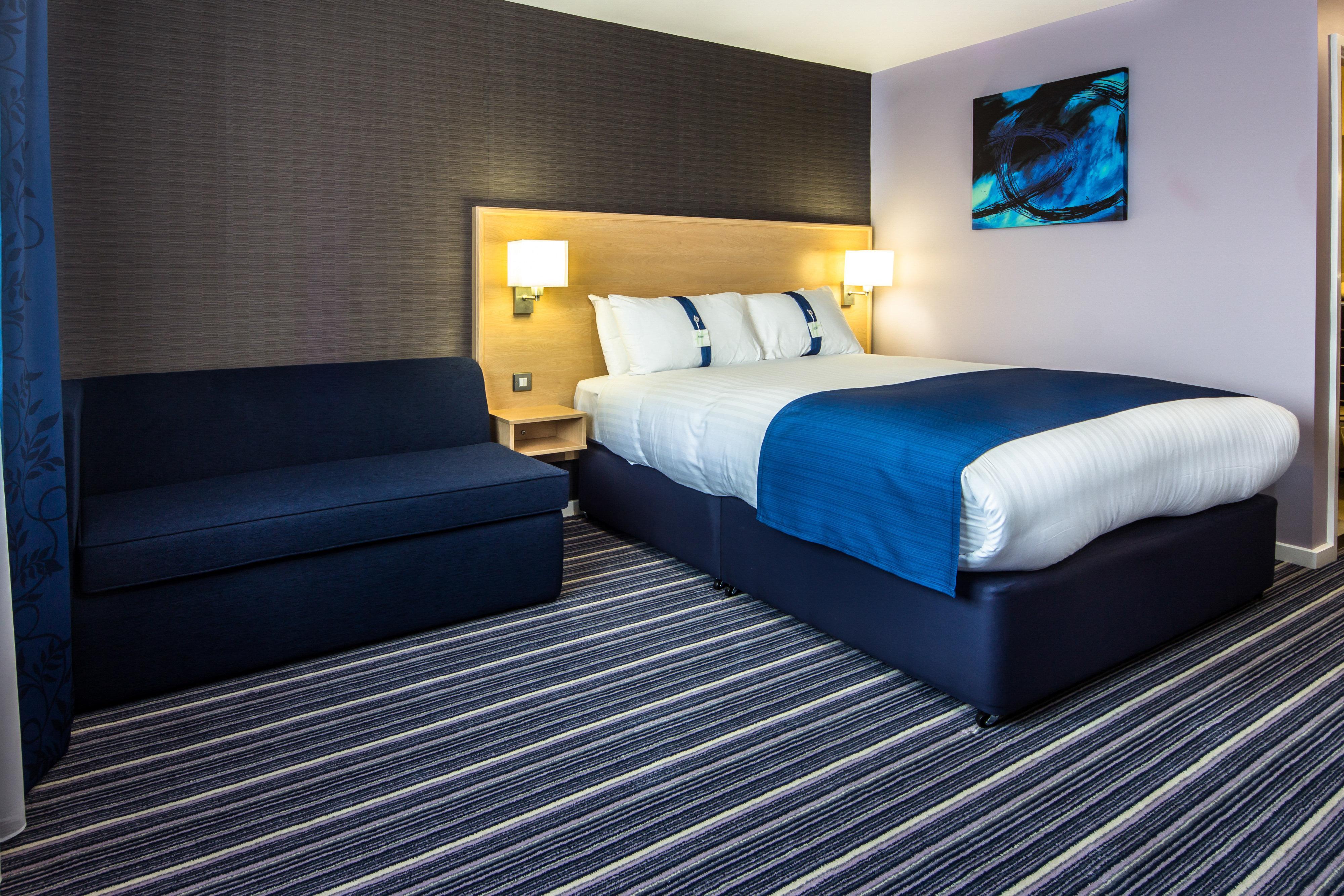 Holiday Inn Express Manchester Airport By Ihg Ringway Екстериор снимка