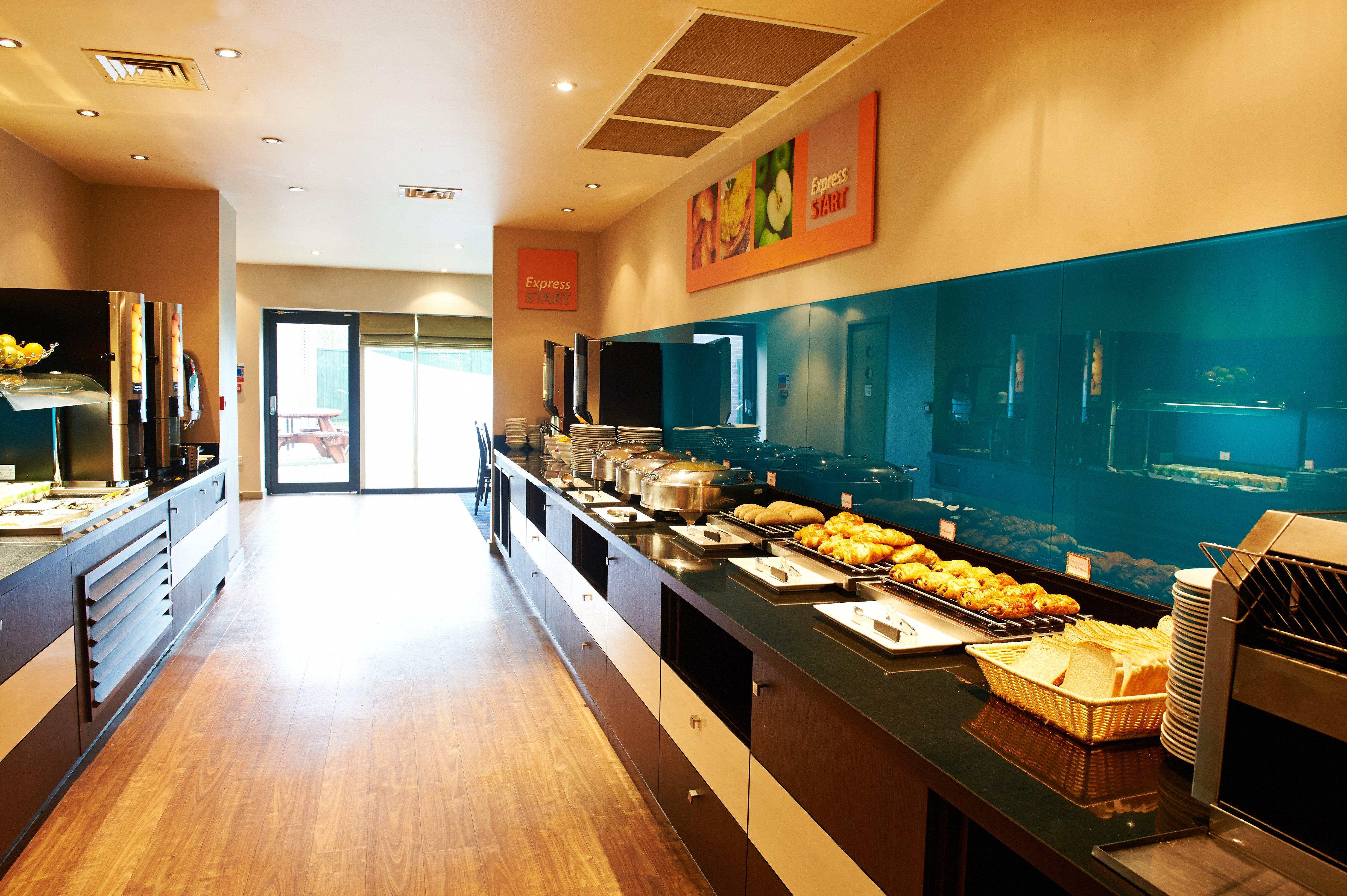 Holiday Inn Express Manchester Airport By Ihg Ringway Екстериор снимка