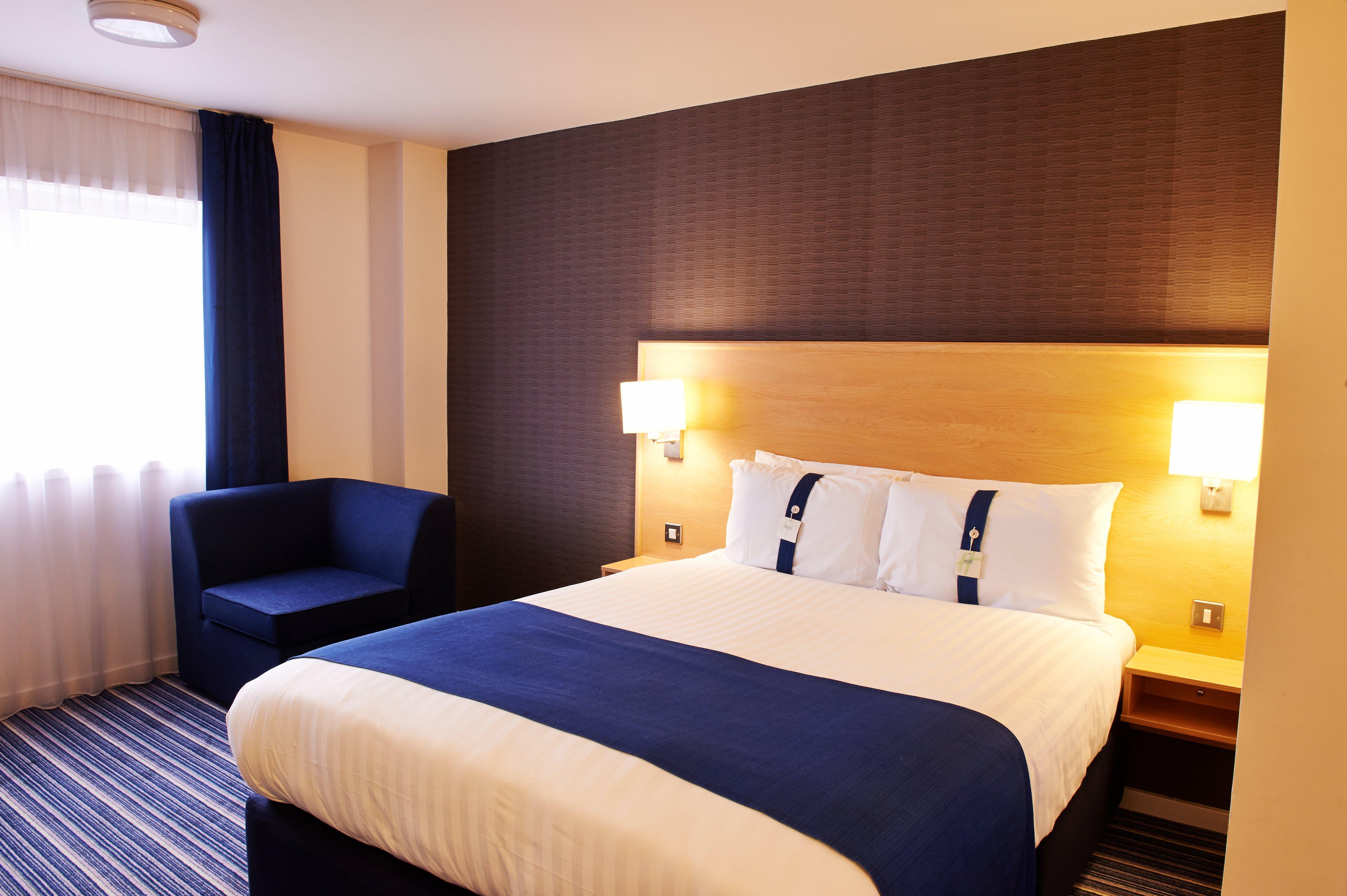 Holiday Inn Express Manchester Airport By Ihg Ringway Екстериор снимка