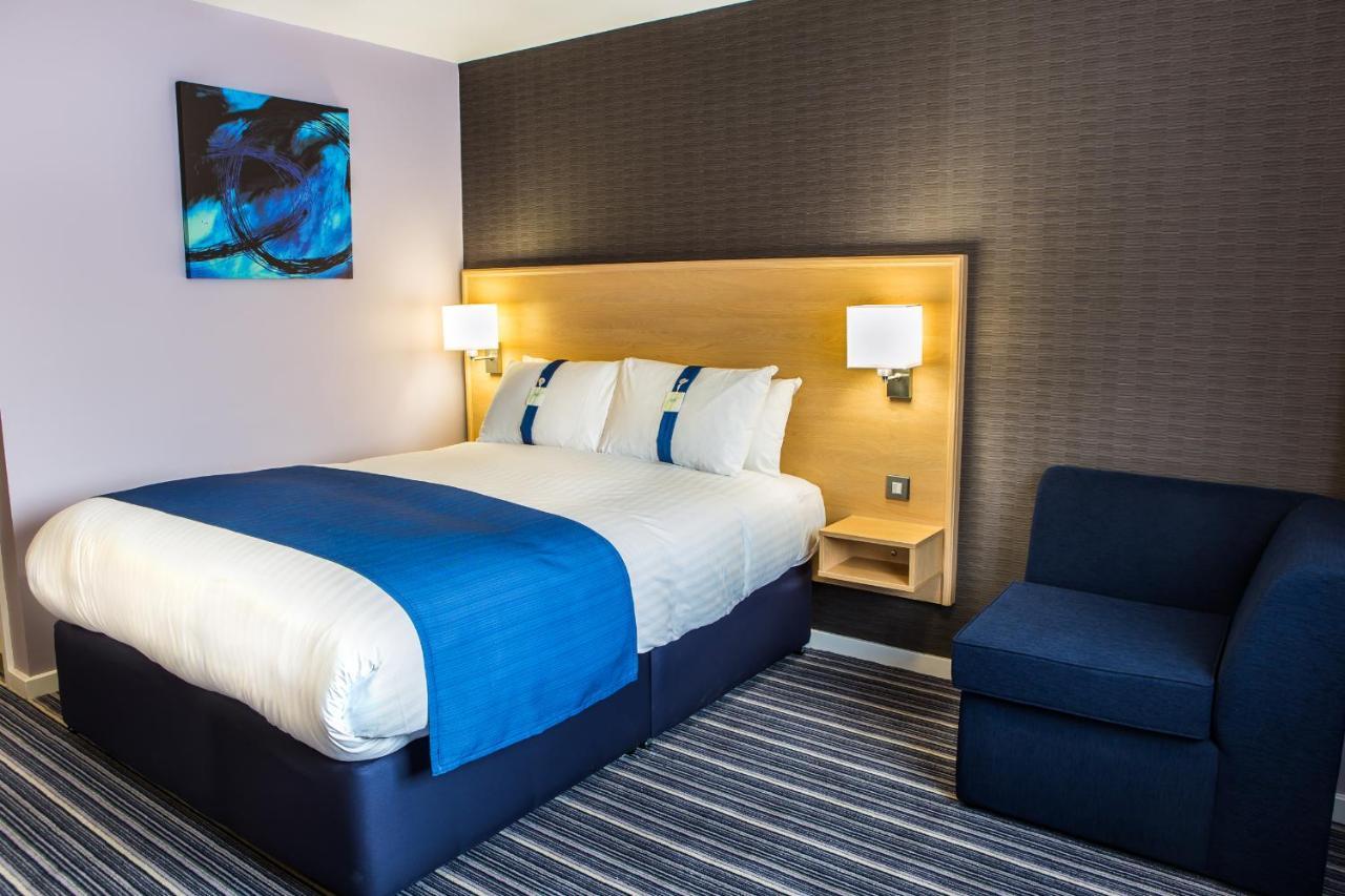 Holiday Inn Express Manchester Airport By Ihg Ringway Екстериор снимка