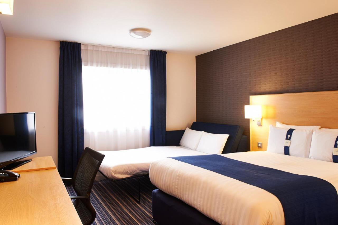 Holiday Inn Express Manchester Airport By Ihg Ringway Екстериор снимка