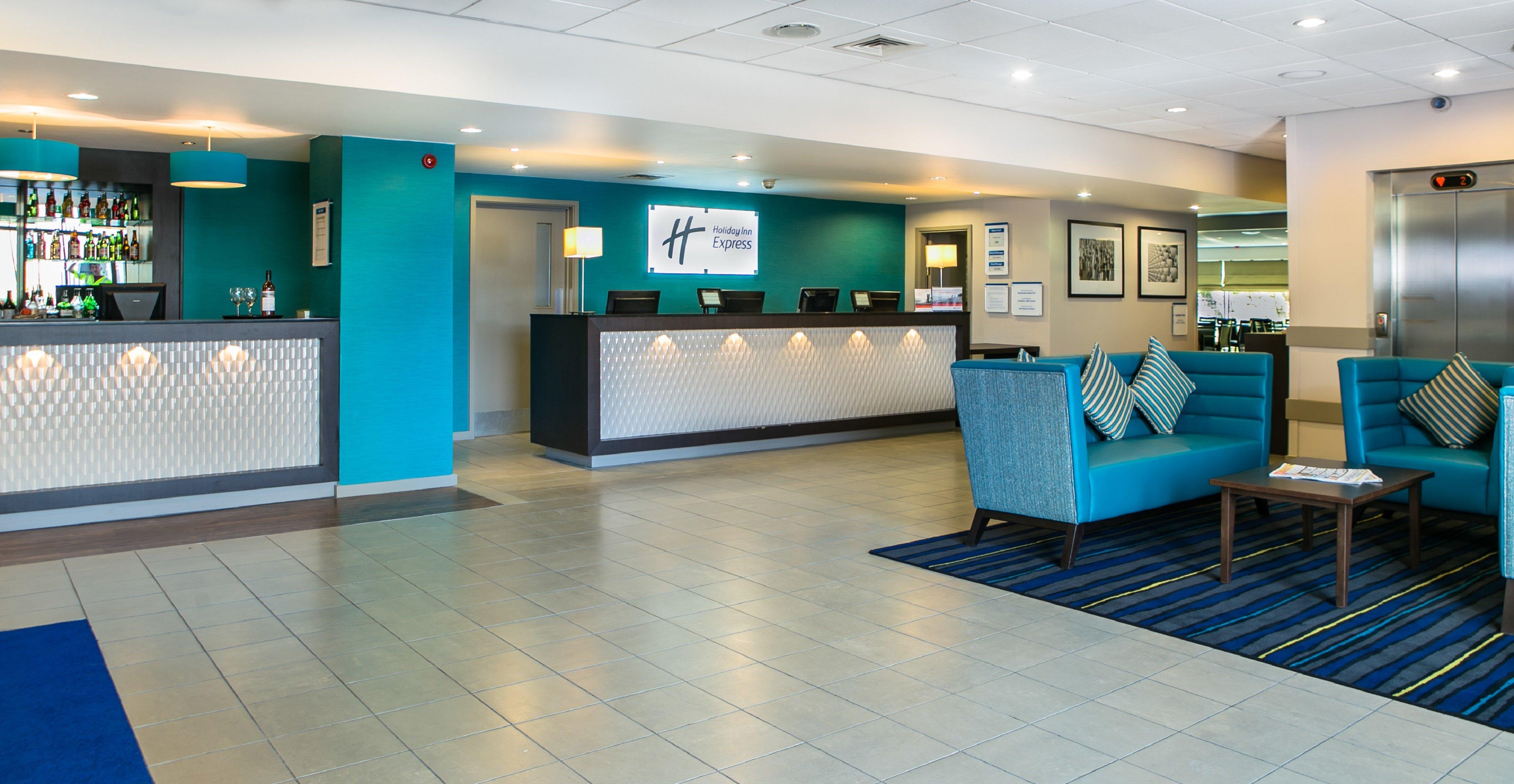Holiday Inn Express Manchester Airport By Ihg Ringway Екстериор снимка
