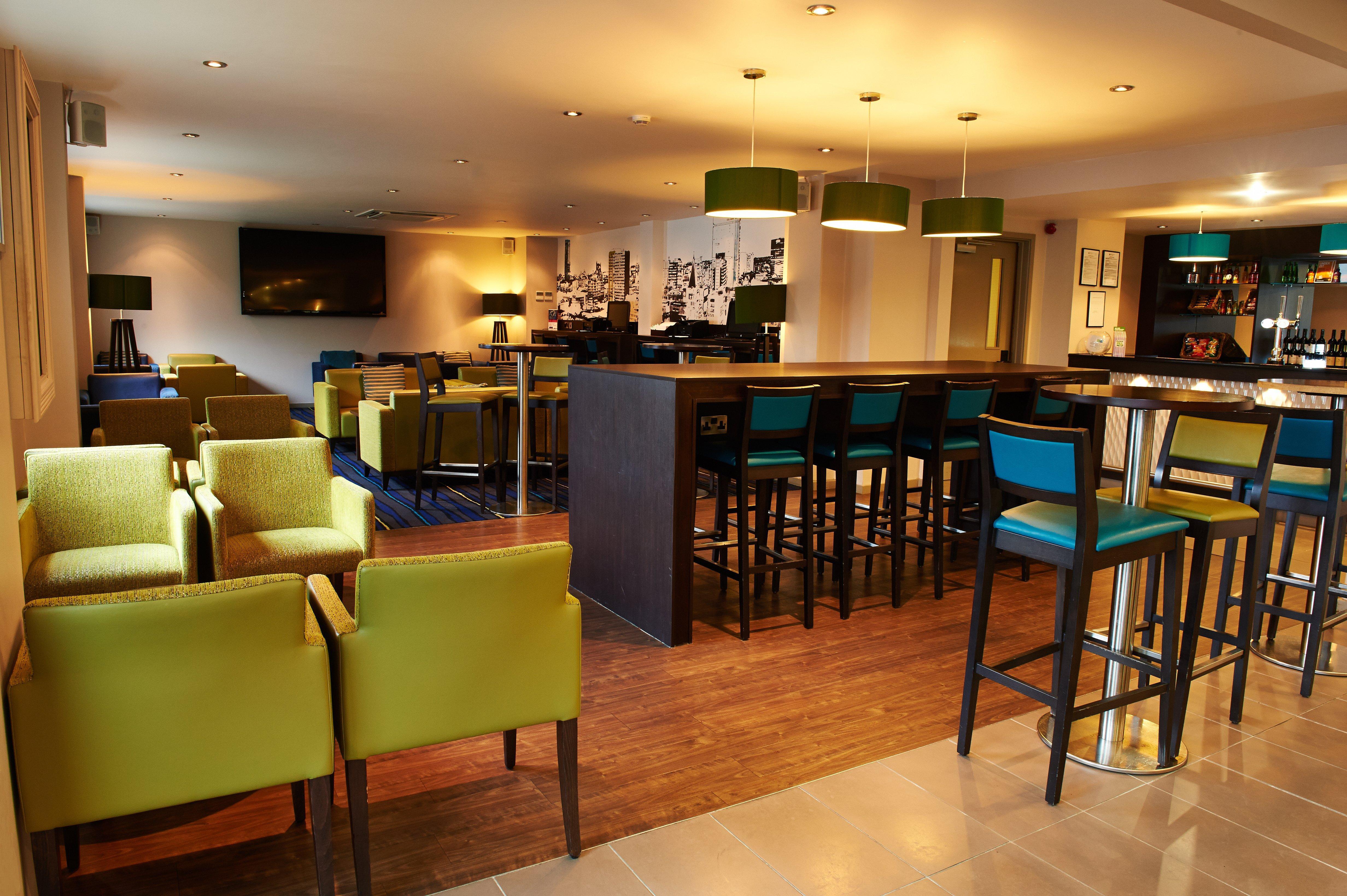 Holiday Inn Express Manchester Airport By Ihg Ringway Екстериор снимка