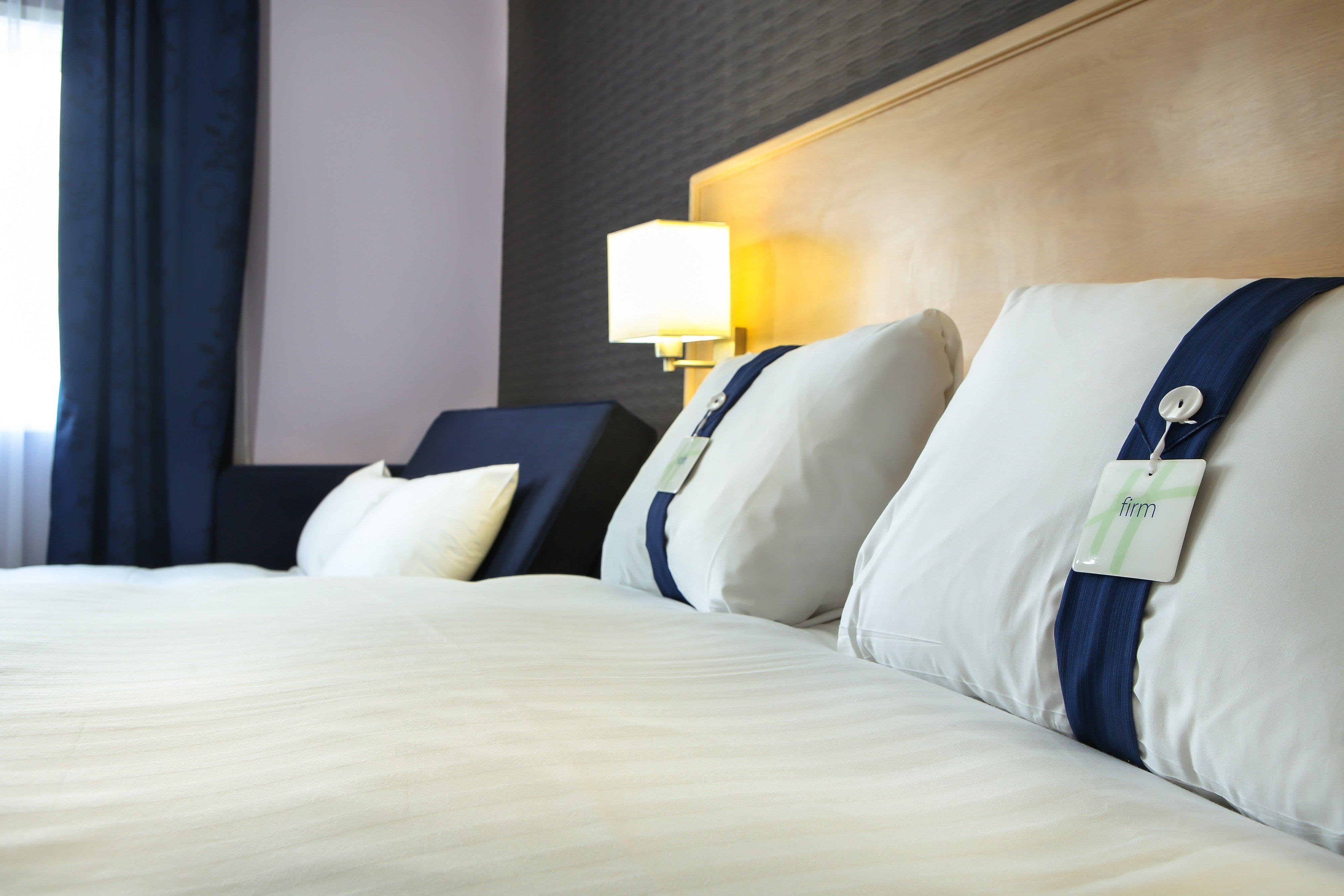Holiday Inn Express Manchester Airport By Ihg Ringway Екстериор снимка