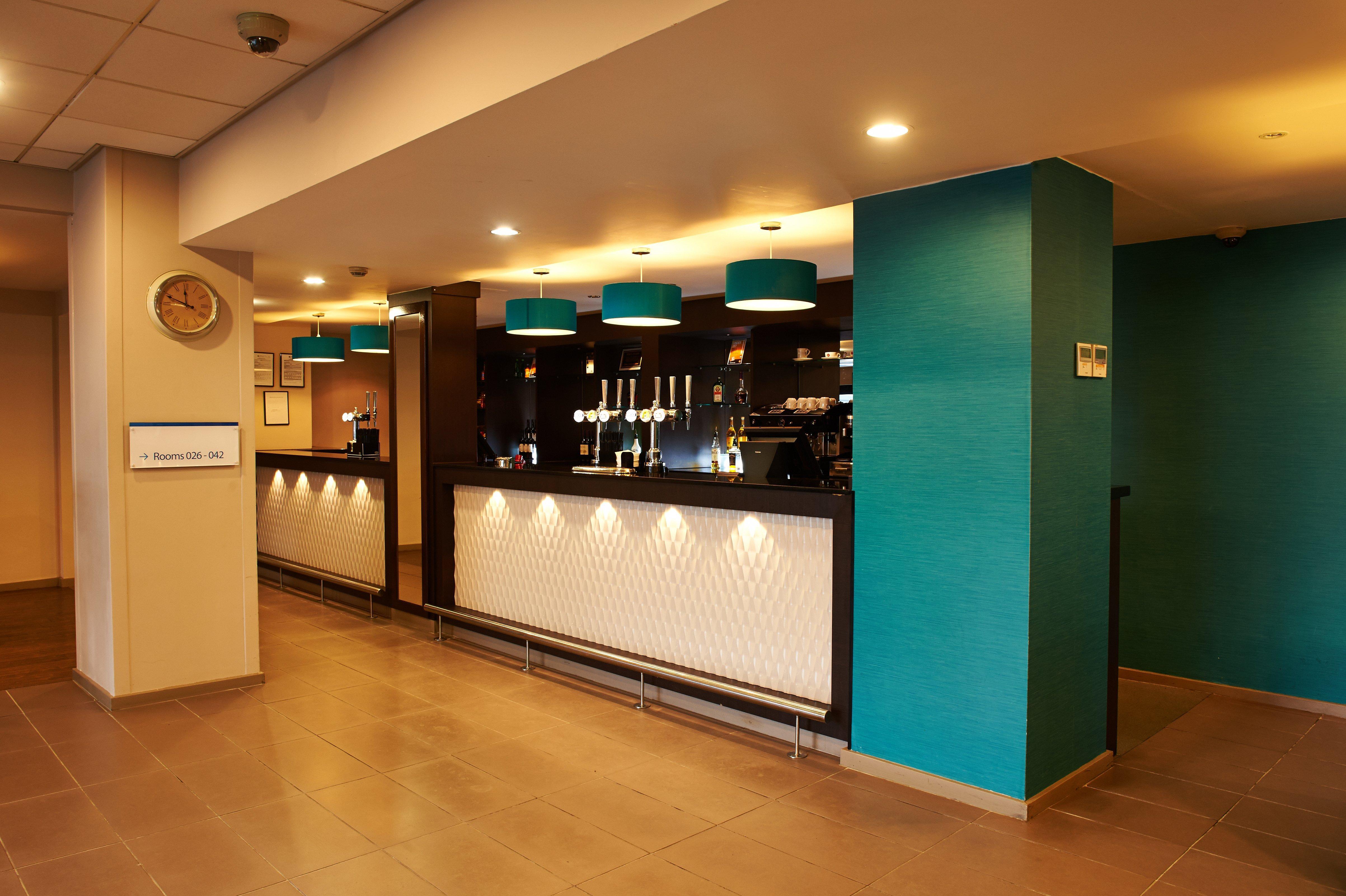 Holiday Inn Express Manchester Airport By Ihg Ringway Екстериор снимка
