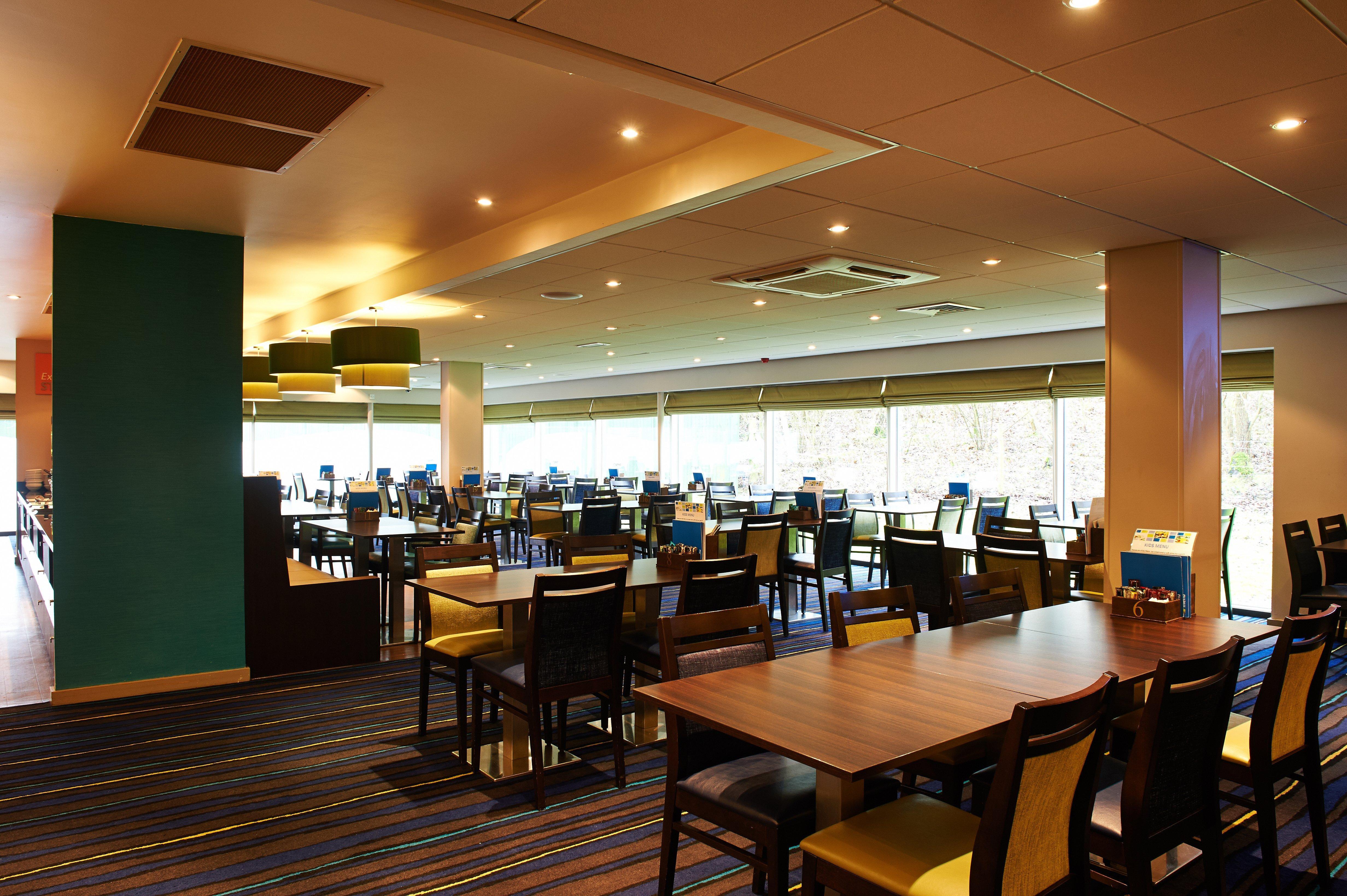 Holiday Inn Express Manchester Airport By Ihg Ringway Екстериор снимка