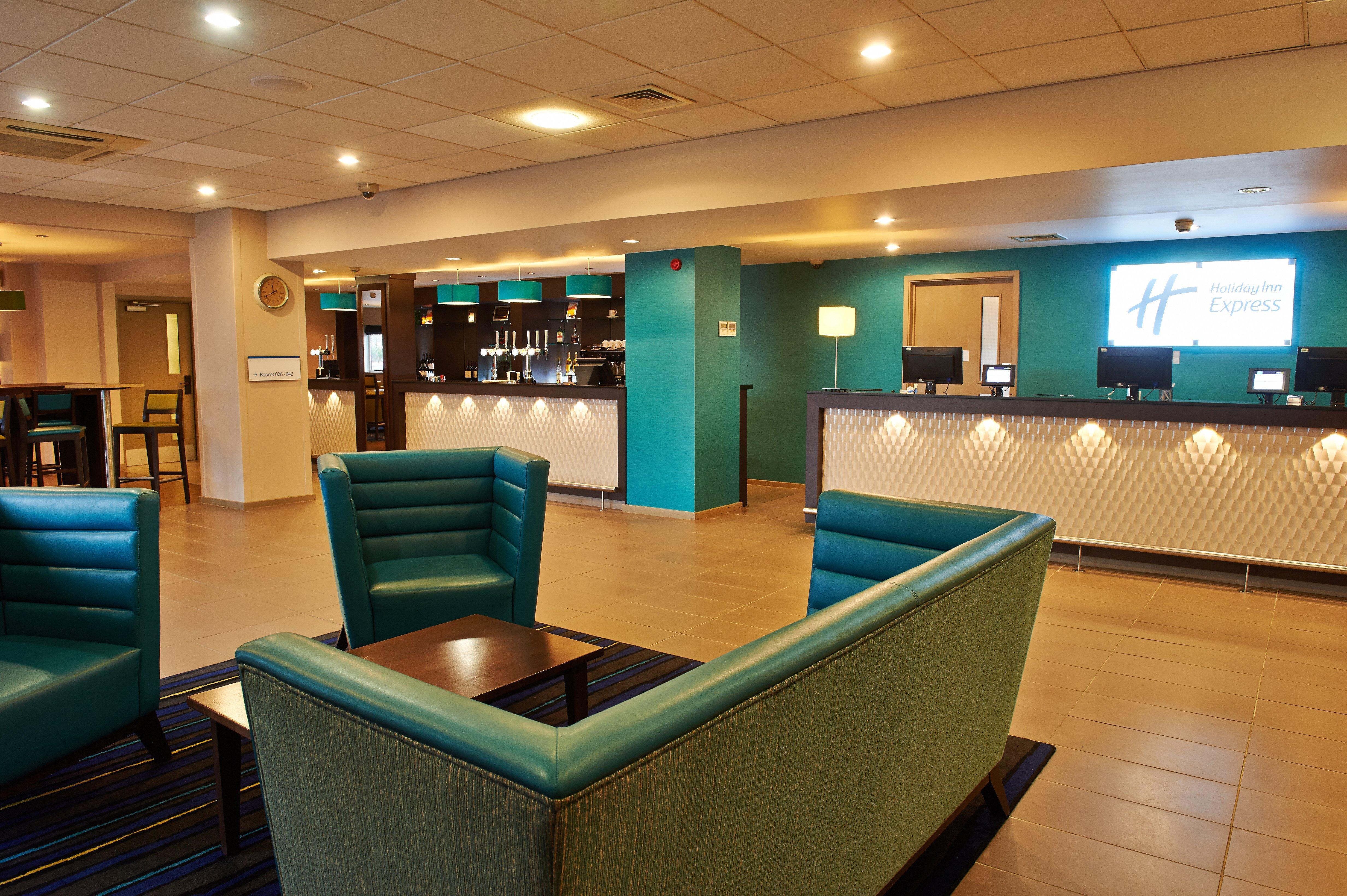 Holiday Inn Express Manchester Airport By Ihg Ringway Екстериор снимка