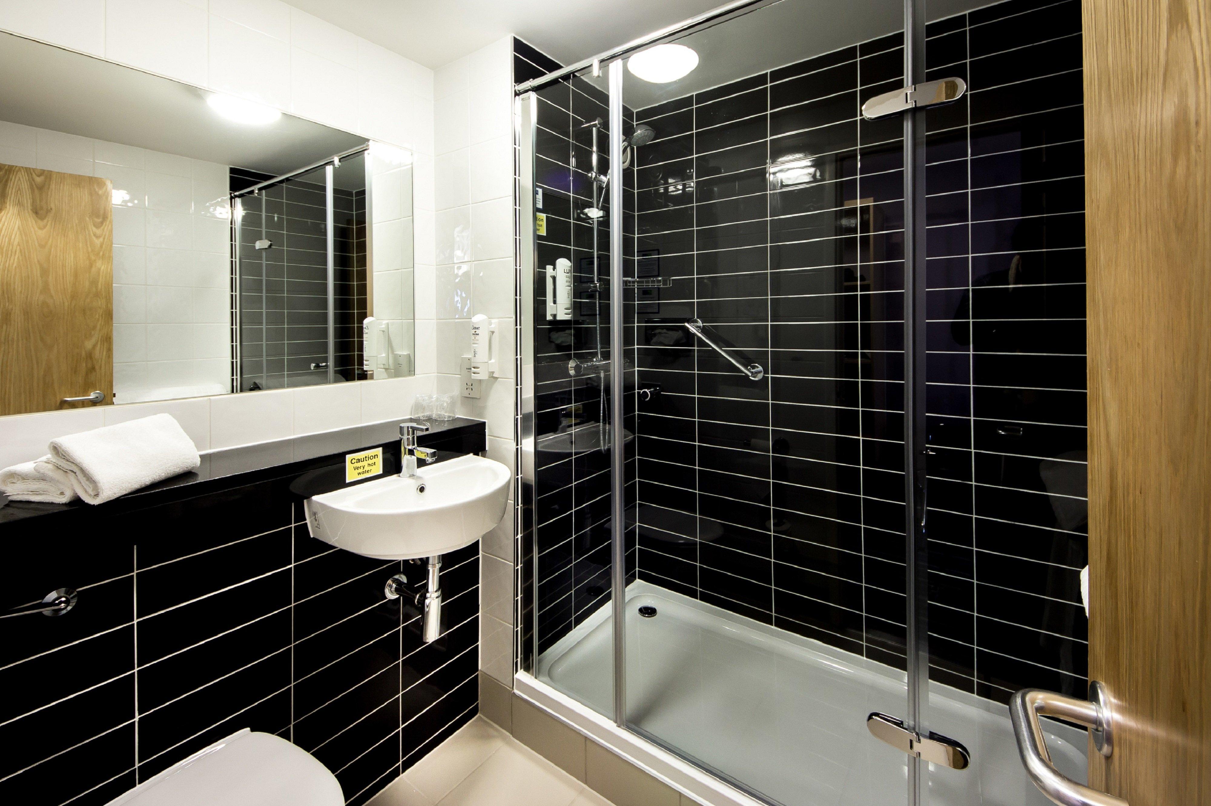 Holiday Inn Express Manchester Airport By Ihg Ringway Екстериор снимка