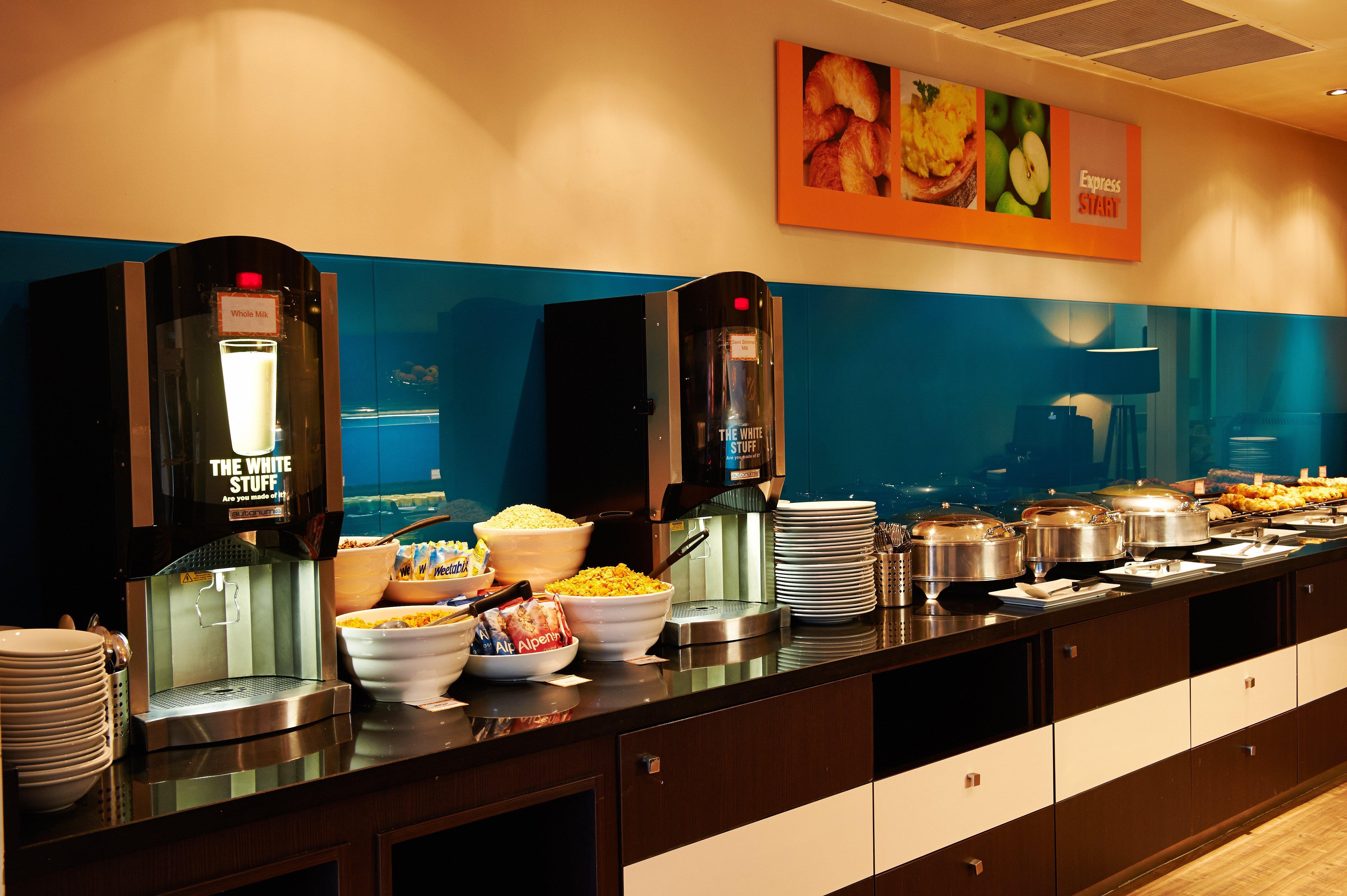 Holiday Inn Express Manchester Airport By Ihg Ringway Екстериор снимка