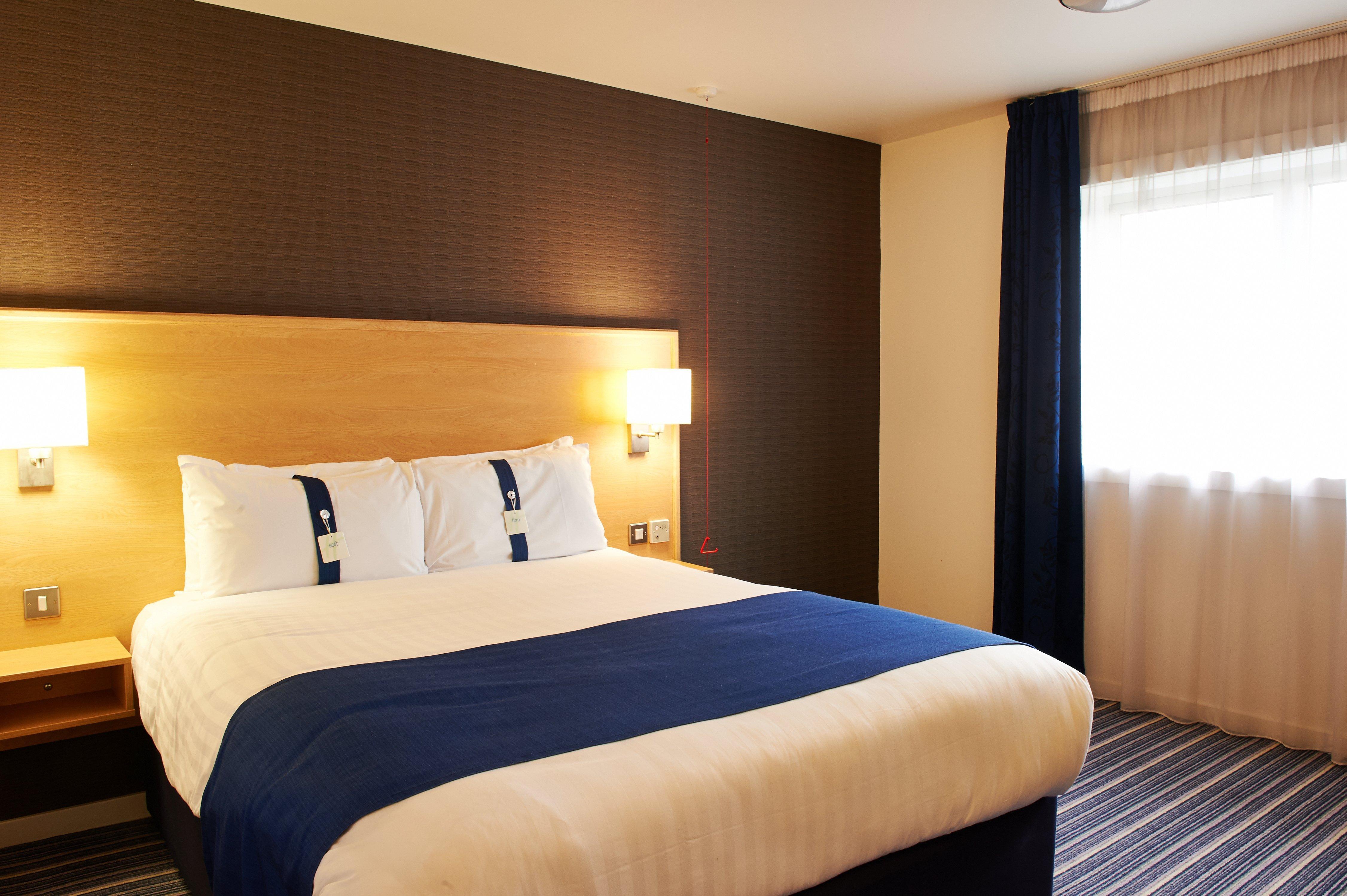 Holiday Inn Express Manchester Airport By Ihg Ringway Екстериор снимка