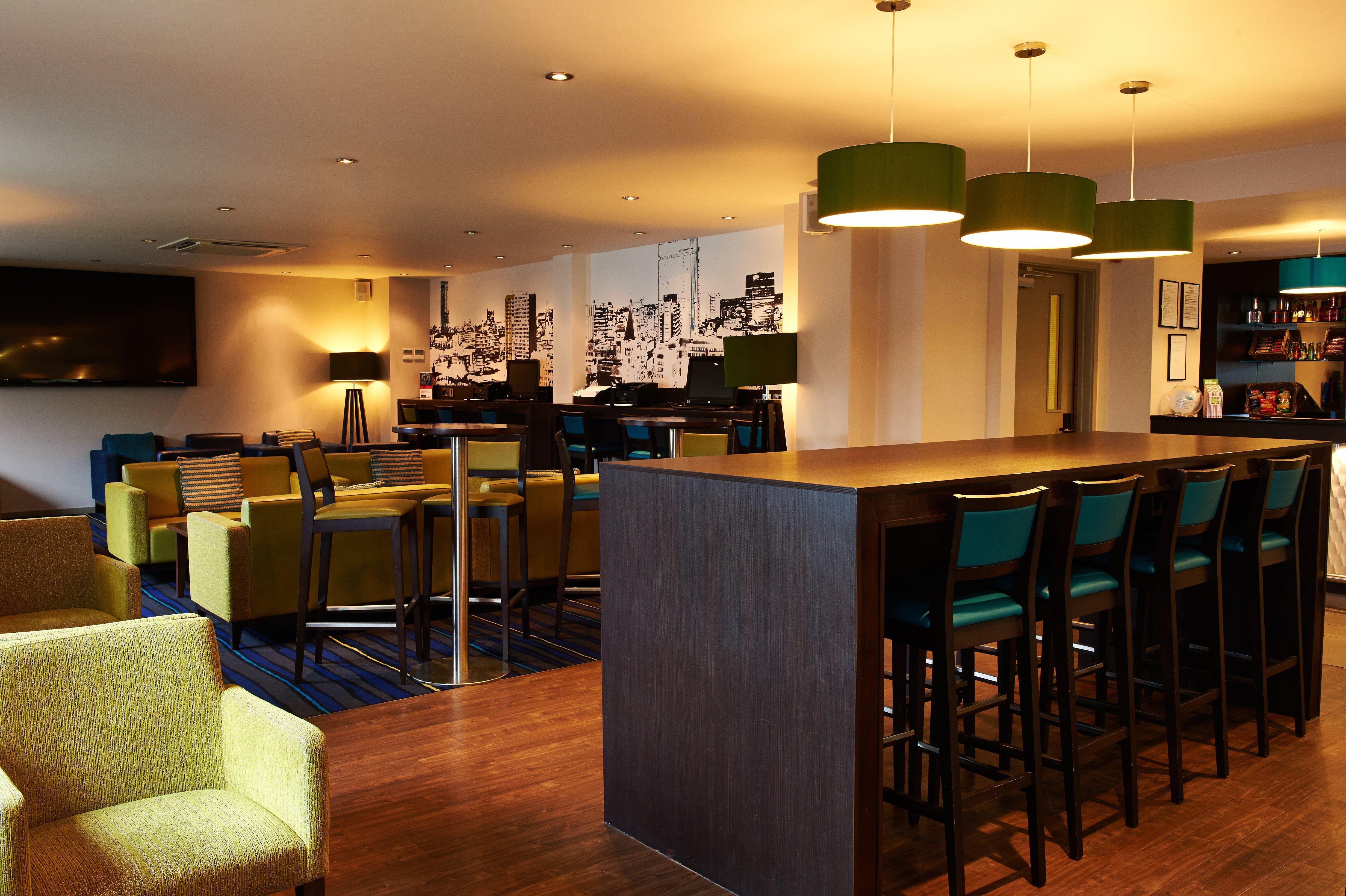 Holiday Inn Express Manchester Airport By Ihg Ringway Екстериор снимка