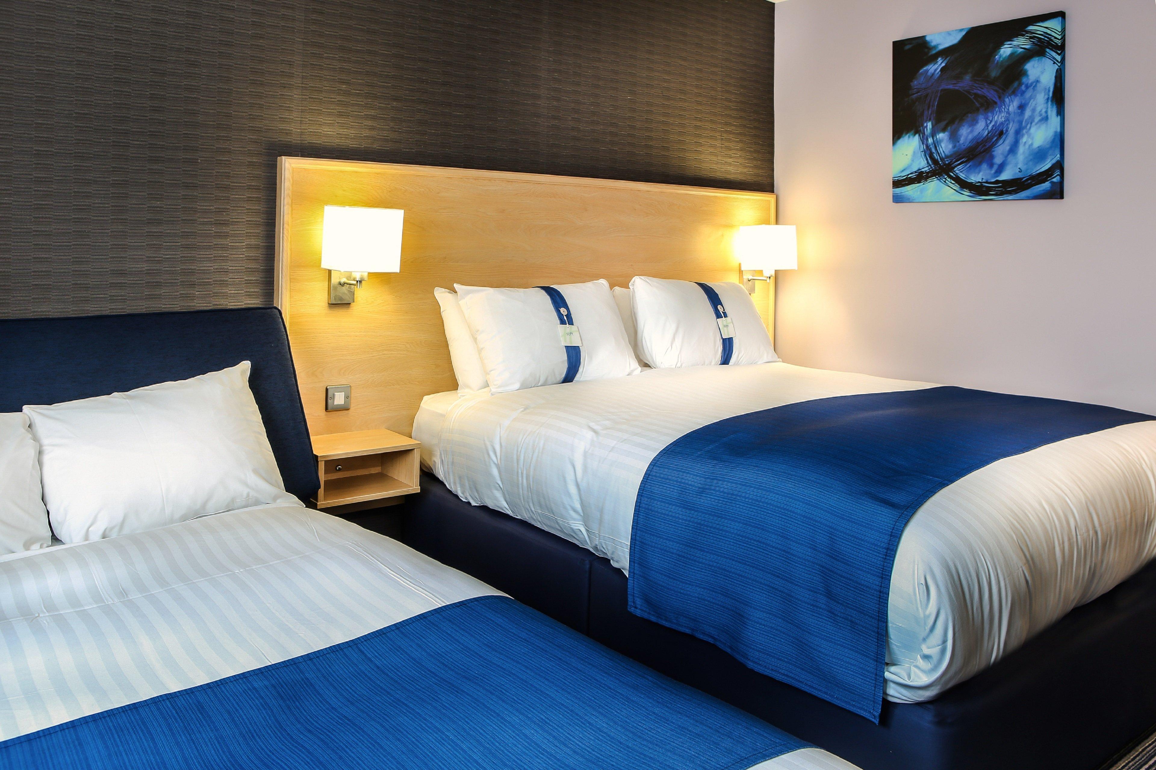 Holiday Inn Express Manchester Airport By Ihg Ringway Екстериор снимка