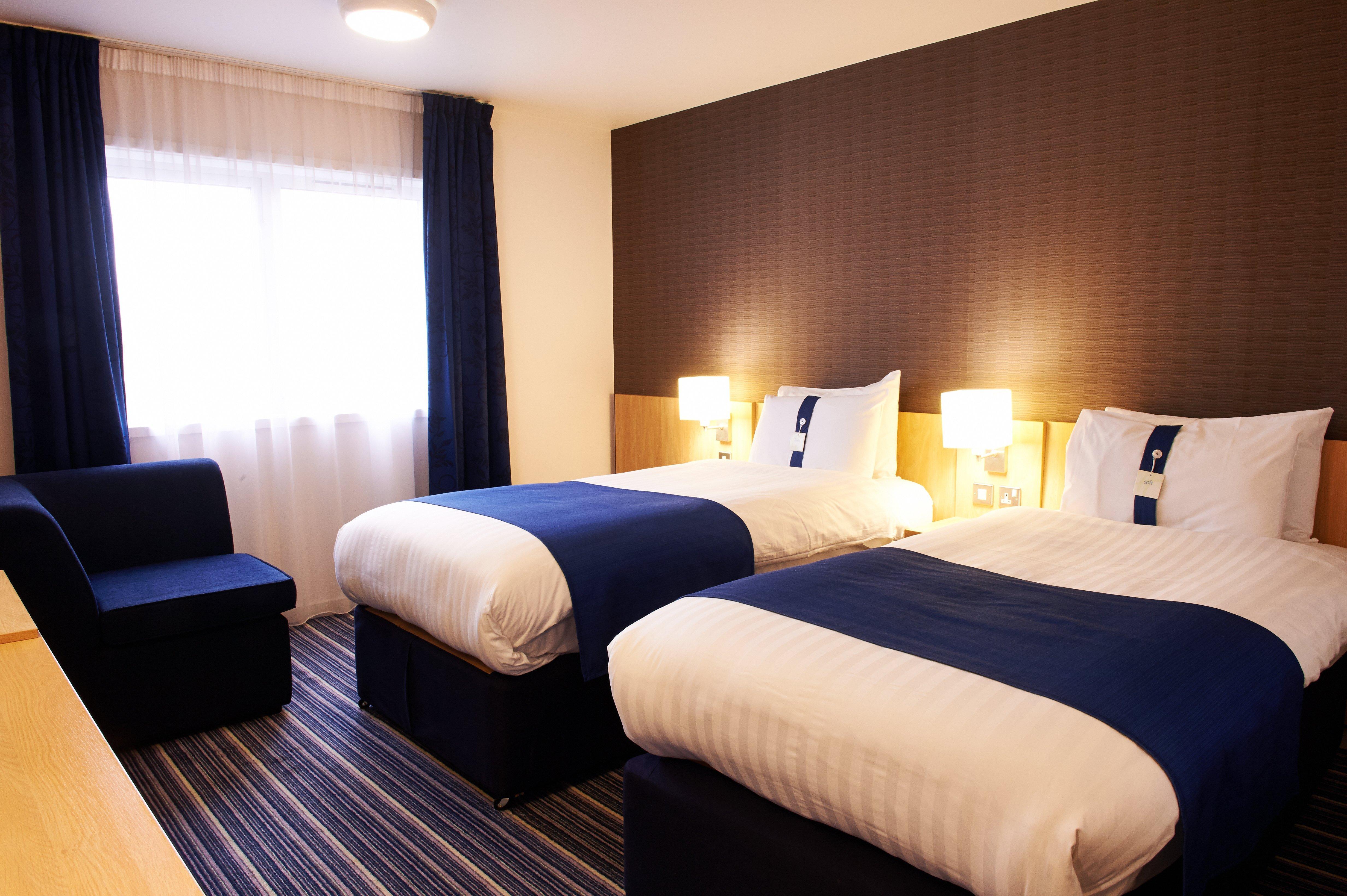 Holiday Inn Express Manchester Airport By Ihg Ringway Екстериор снимка