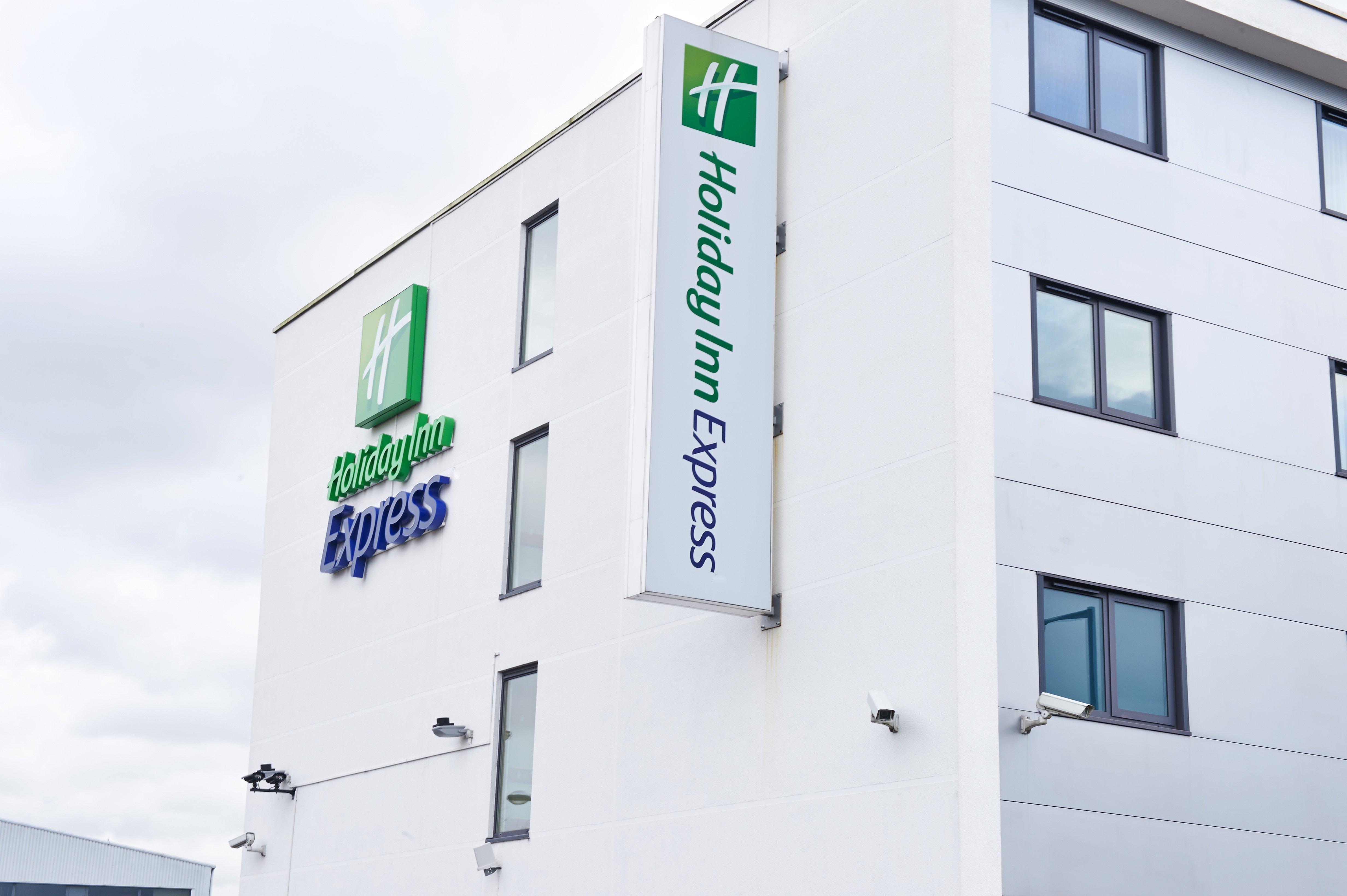 Holiday Inn Express Manchester Airport By Ihg Ringway Екстериор снимка