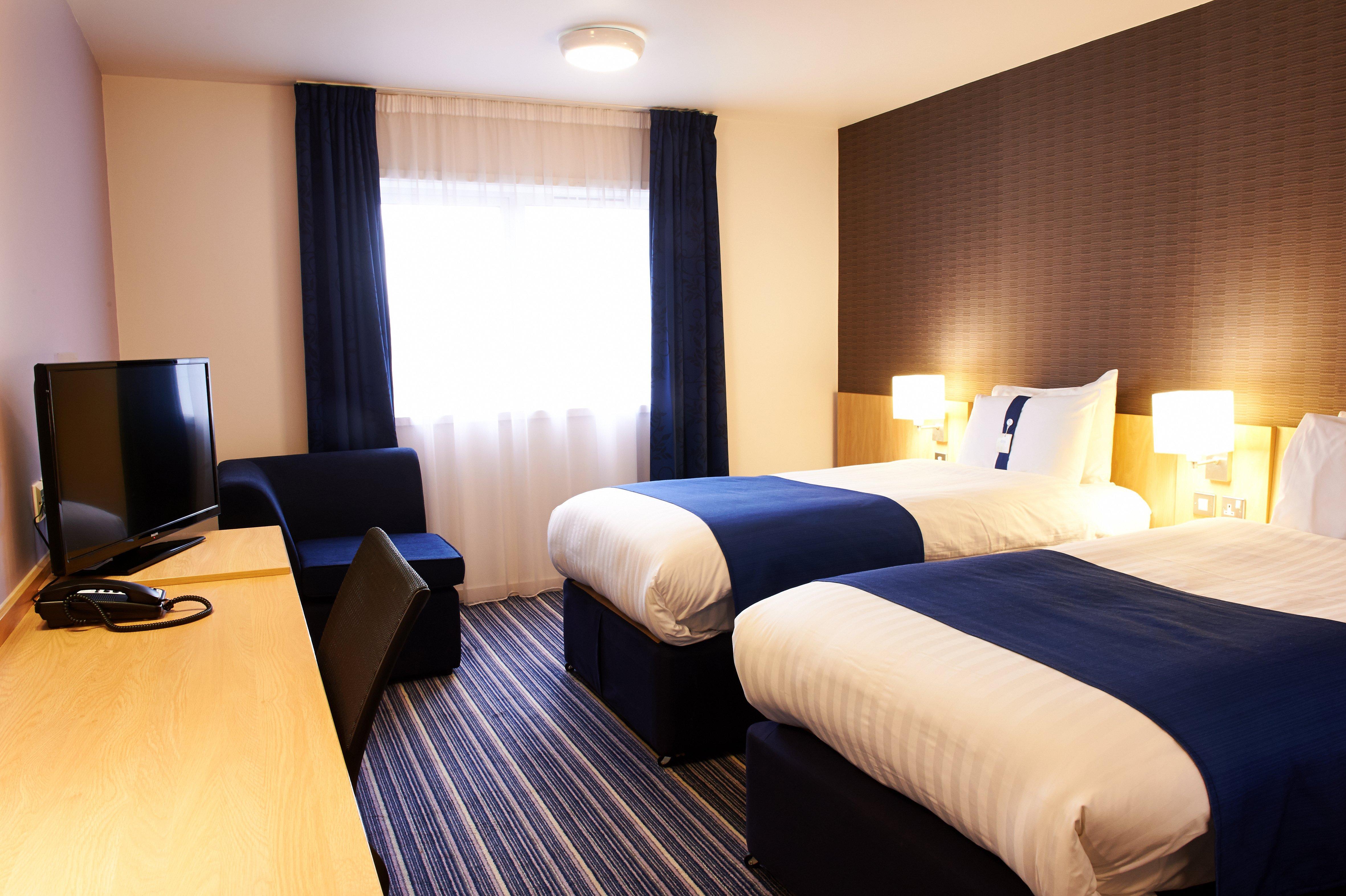 Holiday Inn Express Manchester Airport By Ihg Ringway Екстериор снимка