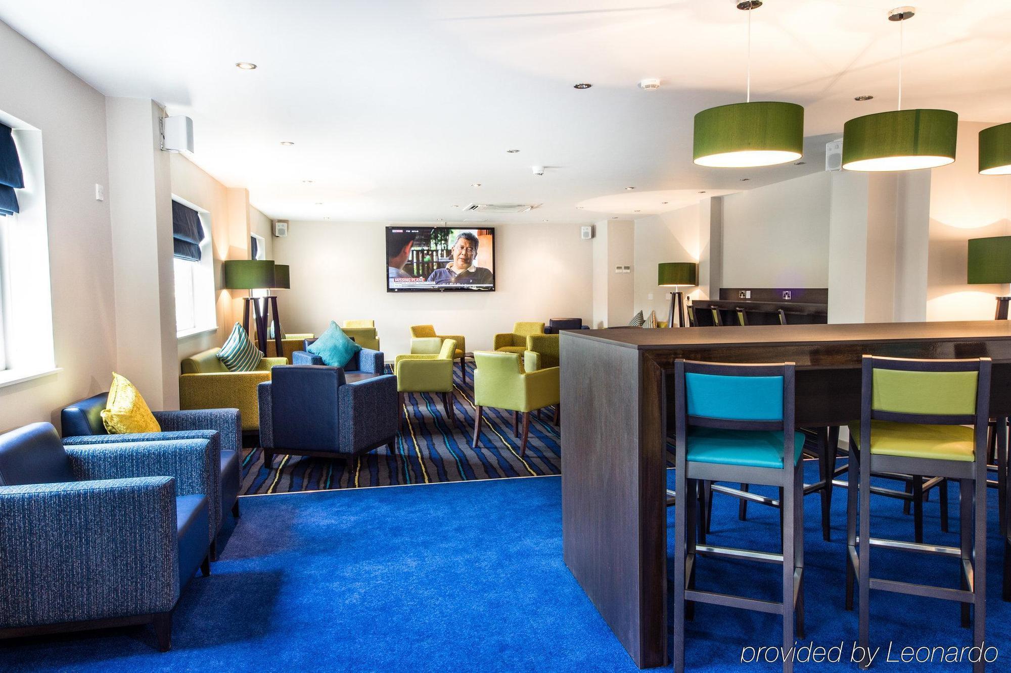 Holiday Inn Express Manchester Airport By Ihg Ringway Екстериор снимка
