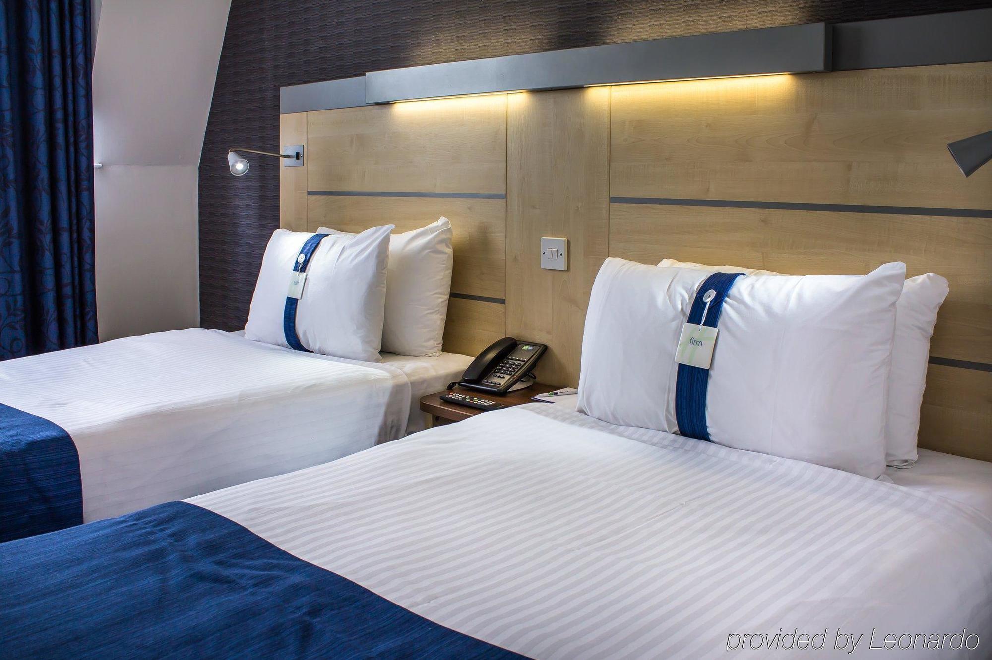 Holiday Inn Express Manchester Airport By Ihg Ringway Екстериор снимка