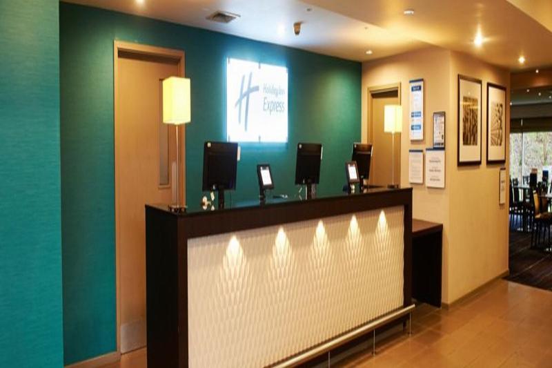 Holiday Inn Express Manchester Airport By Ihg Ringway Екстериор снимка