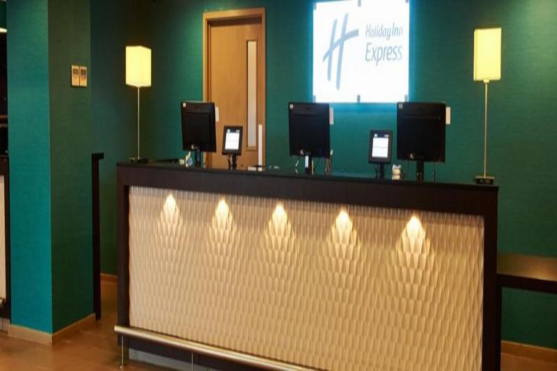Holiday Inn Express Manchester Airport By Ihg Ringway Екстериор снимка