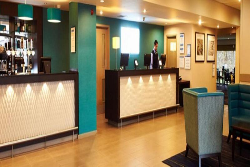 Holiday Inn Express Manchester Airport By Ihg Ringway Екстериор снимка