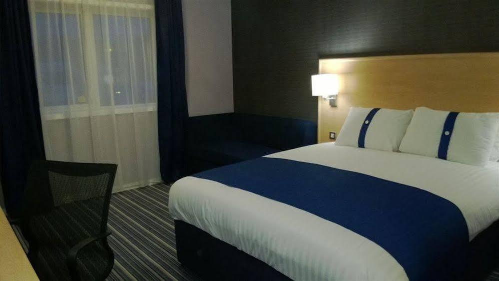Holiday Inn Express Manchester Airport By Ihg Ringway Екстериор снимка