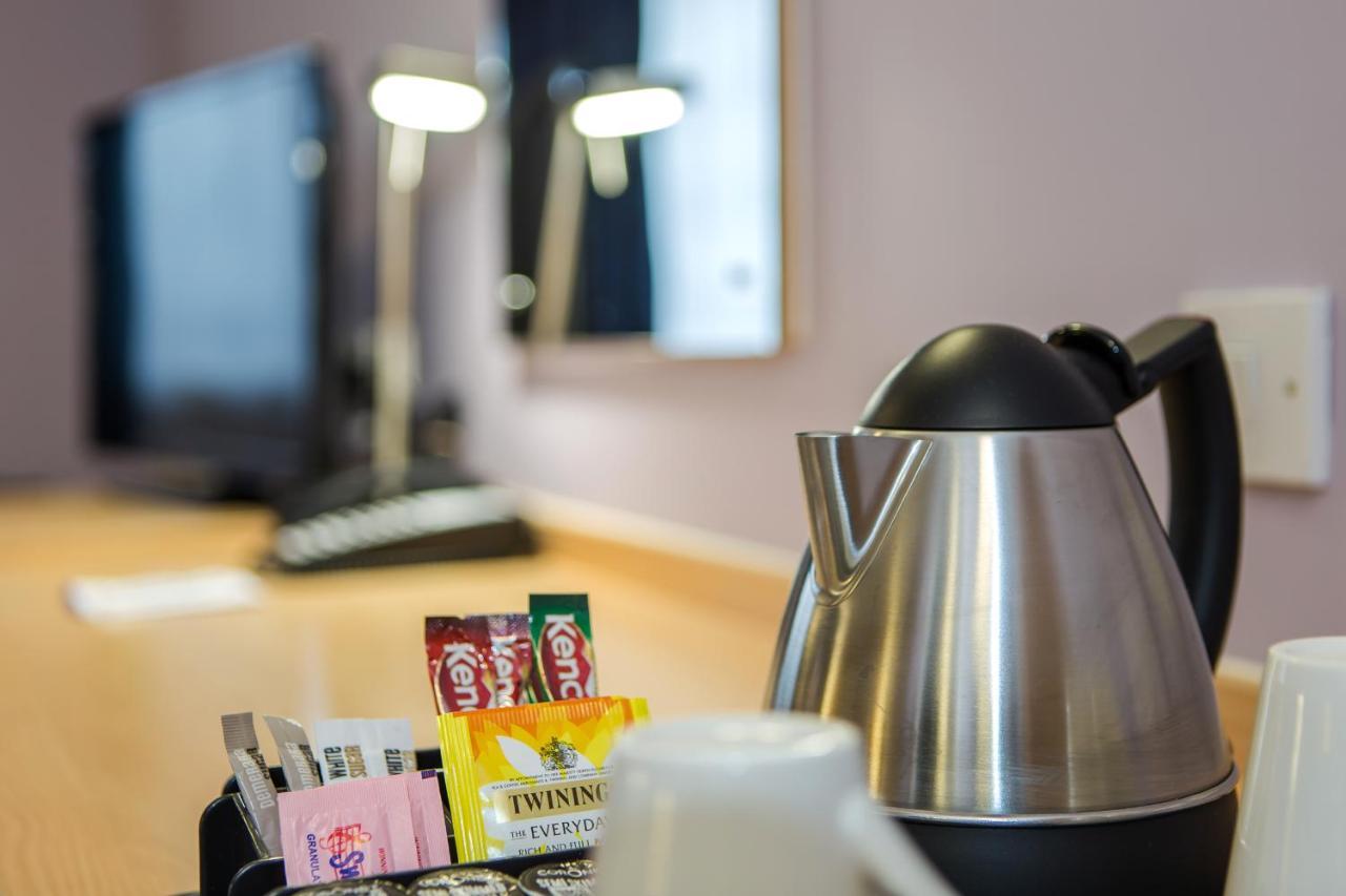 Holiday Inn Express Manchester Airport By Ihg Ringway Екстериор снимка